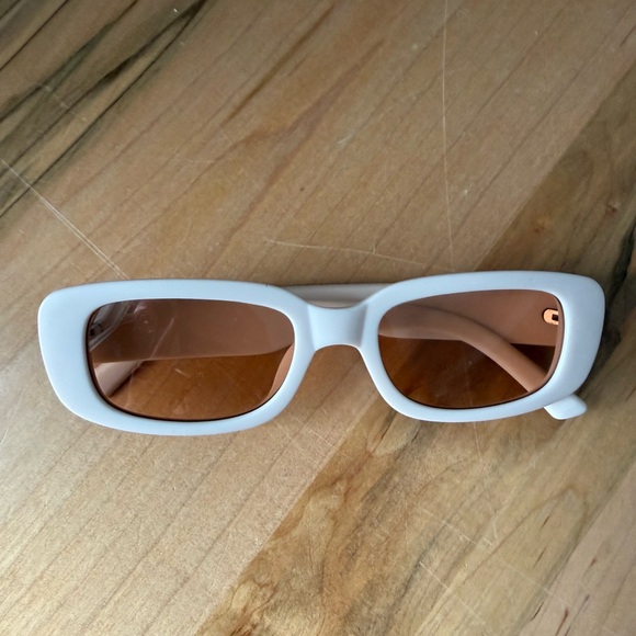 White Rectangular Sunglasses 🕶️ 🤍 - Picture 1 of 1